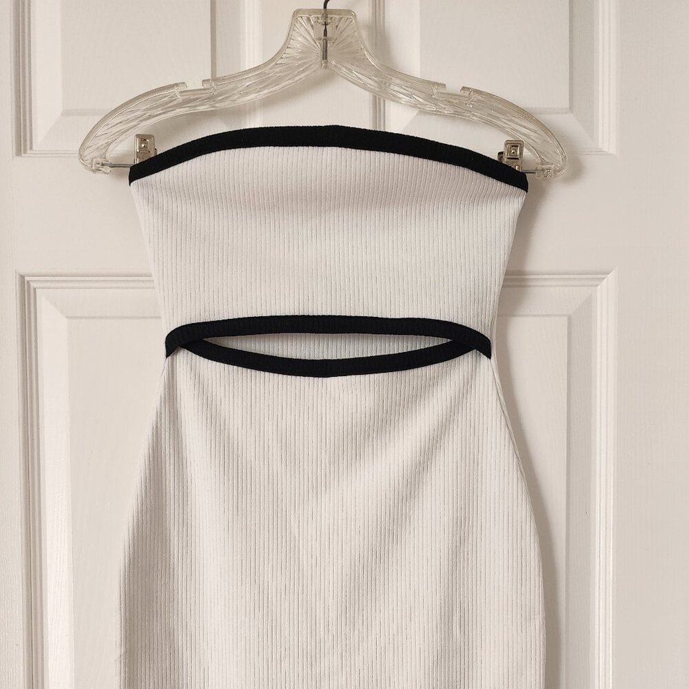 White Ribbed Bodycon Strapless Dress with Black Trim 🤍🖤